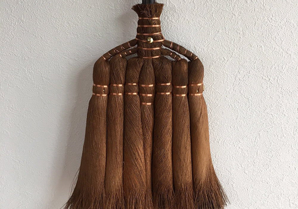 棕櫚箒の手入れ — How to Care for Your Shuro Broom - The Wabi Sabi Shop