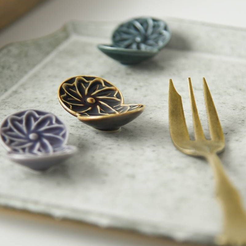 Botanical Motif Chopstick Rest — Navy