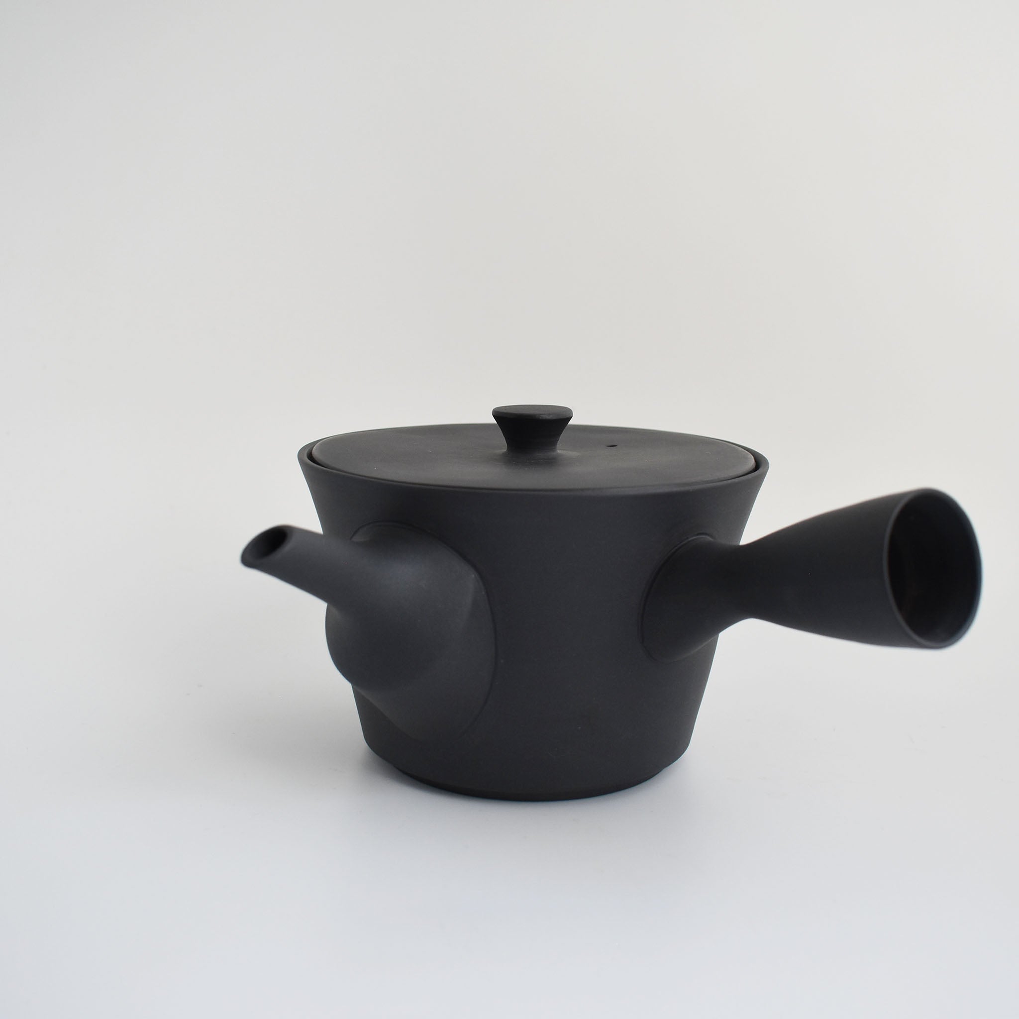 Nankei Sencha Kyusu Teapot — Black Clay 600ml