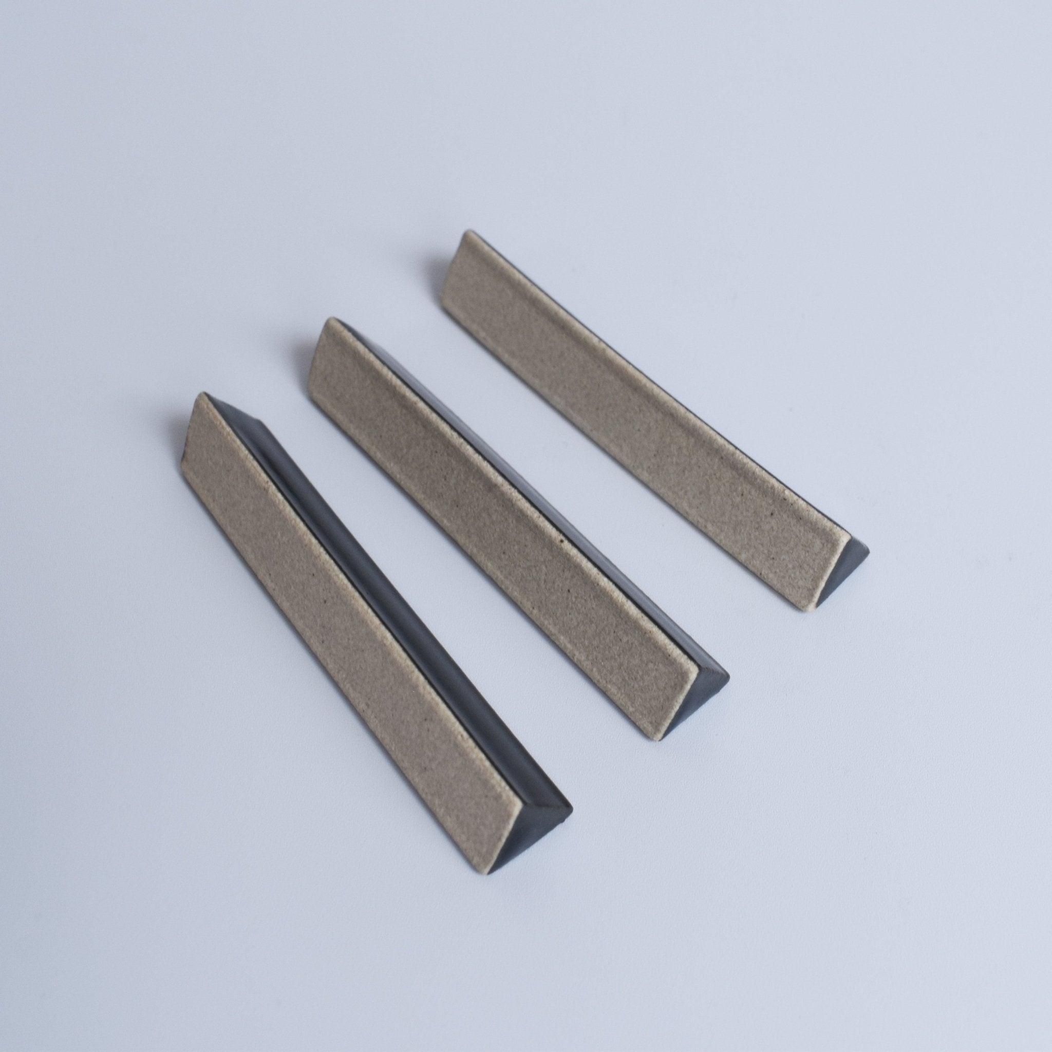 Triangular Ceramic Cutlery Rest – Black