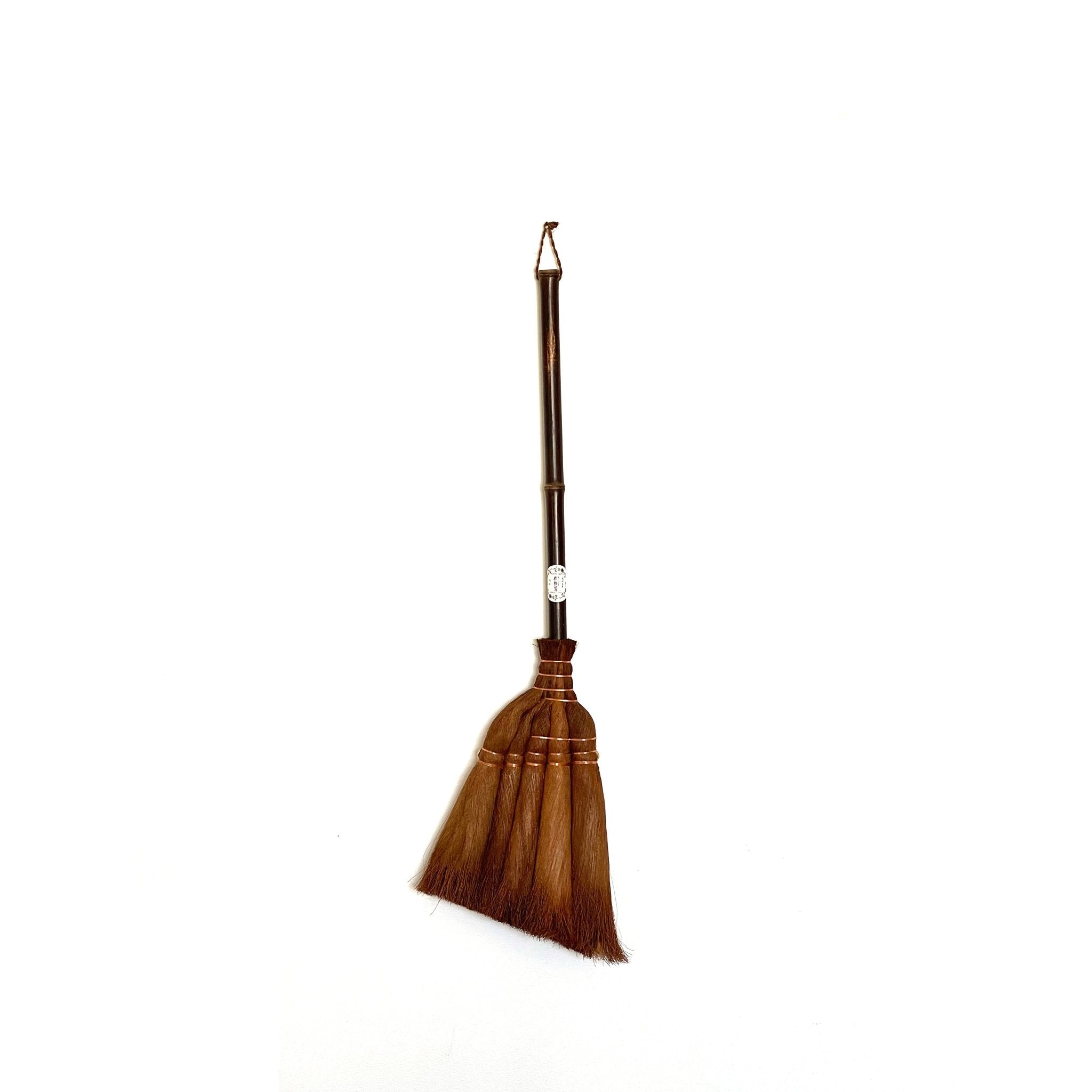Traditional Japanese Shuro angle broom made with durable palm fibers and a polished natural bamboo handle, designed for precise sweeping in corners and along baseboards. Handcrafted by artisans using age-old techniques, this eco-friendly broom blends functionality with minimalist aesthetic and is ideal for daily household use.