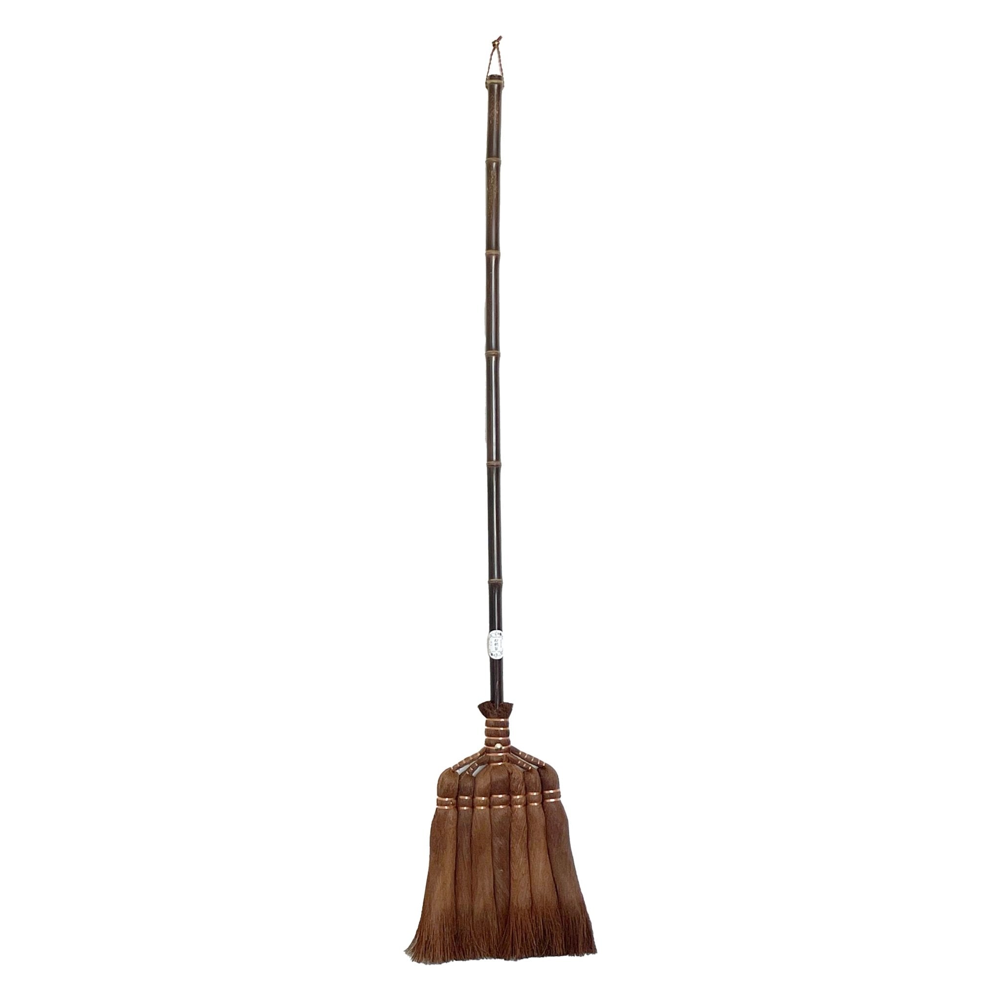 Full-length Japanese Shuro Broom with natural palm fibers and bamboo handle, handmade by Shojiya Denbei since 1830.