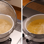 Side-by-side comparison of two pots on a stove—left with a splatter screen blocking oil splashes, right without a screen showing visible splatter, demonstrating effectiveness in real-time frying