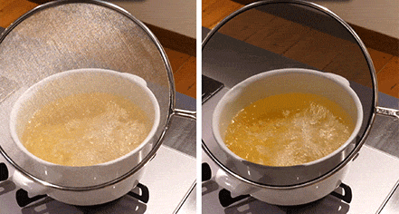 Side-by-side comparison of two pots on a stove—left with a splatter screen blocking oil splashes, right without a screen showing visible splatter, demonstrating effectiveness in real-time frying